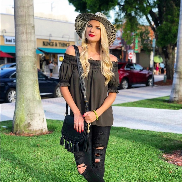 Meet your Posher, Allison - Picture 1 of 5